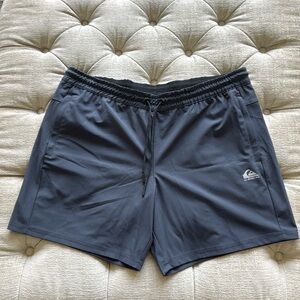 NWOT Quicksilver men shorts XL Gray Drawstring zip pocket‎
